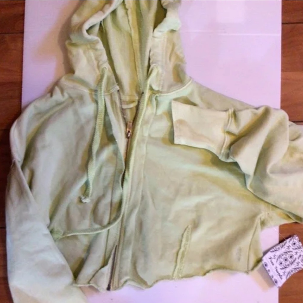 gone tomorrow! 💞💞Rare FP movement lime terry cropped hoodie